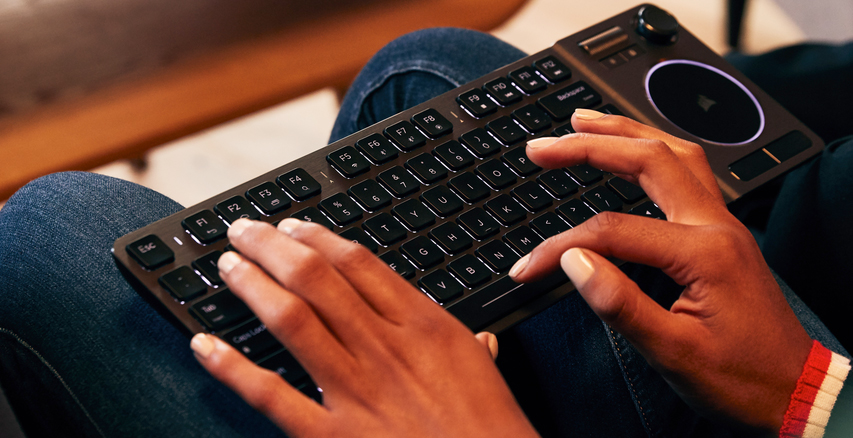 Corsair K83 : Un clavier sans fil pour Home cinéma